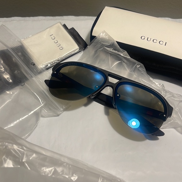 Gucci Mens Blue Tint Black Sunglasses - Picture 1 of 7